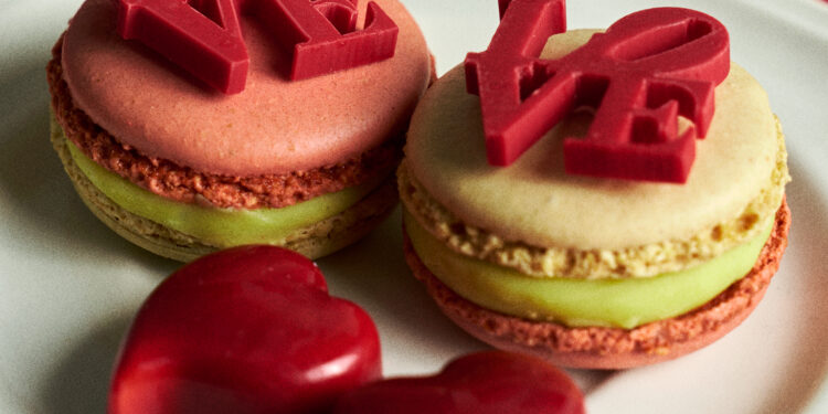 Duygularınızı çikolata ile ifade edin: Vakko L’Atelier Sevgililer Günü’nü kutluyor.