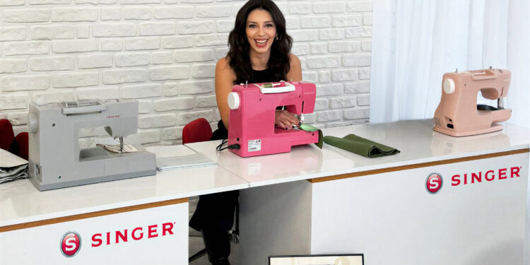 Birbirinden ünlü konuklar, Türkiye Eğitim Gönüllüleri Vakfı’na Destek İçin “Bir Singer Günü” yayınında.