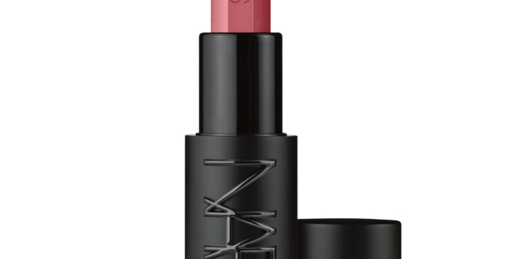 Dudaklarda gücün zamansız yorumu: NARS Explicit Lipstick.