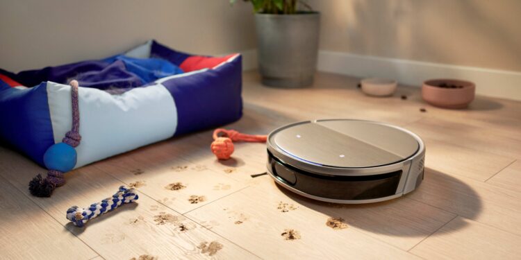 Versuni, zemin temizliğinde ezber bozuyor: yüzey yıkama teknolojisine sahip Philips Robot Süpürge 9000 Serisi tanıtıldı.