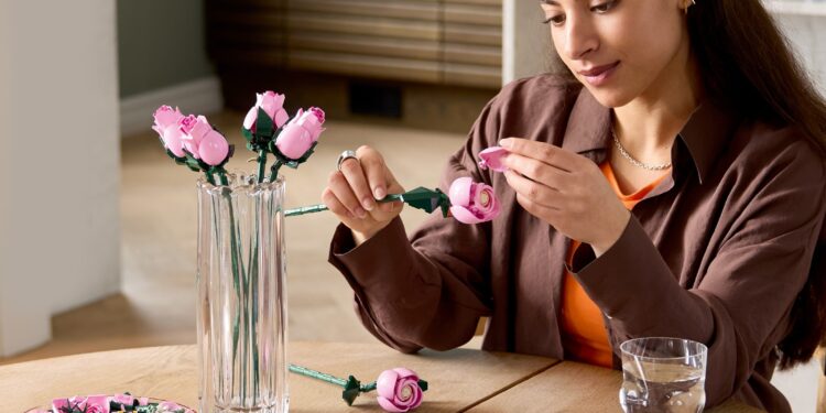 LEGO®️ Botanicals’tan bu Sevgililer Günü’nde ikisi bir arada: solmayan güller ve o mükemmel buluşma!