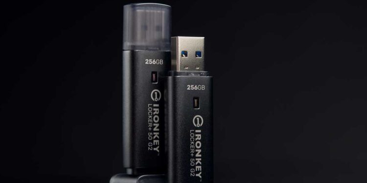 Kingston, yeni nesil XTS-AES 256-bit donanım tabanlı şifrelemeye sahip USB sürücüsünü tanıttı.
