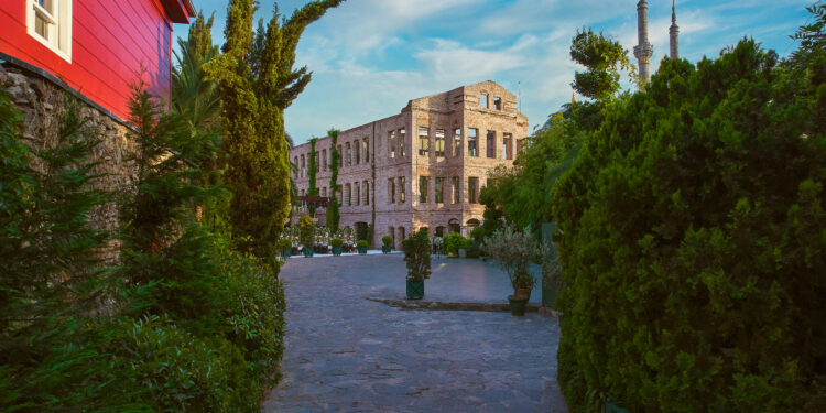 Boğaz’ın en ihtişamlı mirasında masalsı düğünler: Esma Sultan Yalısı.