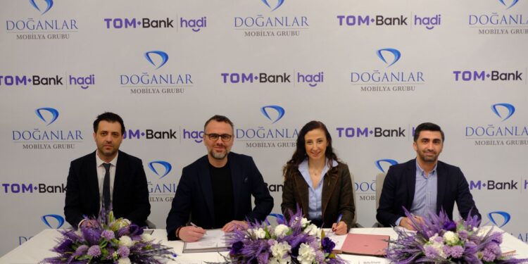 Kelebek Mobilya ve Tom Bank Hadi güçlerini birleştirdi.