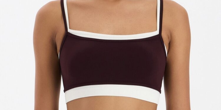 Comeup modern katmanlı bra’larıyla şehrin enerjisini kombinlere taşıyor.