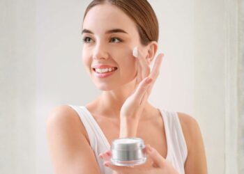 Bazı kremler gün içinde neden gözümüzü yakar?