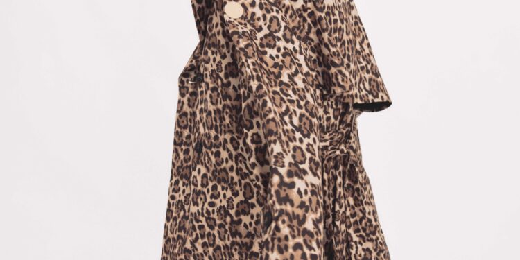 Yeni sezonda en sofistike animal print yorumları Save The Duck’ta.