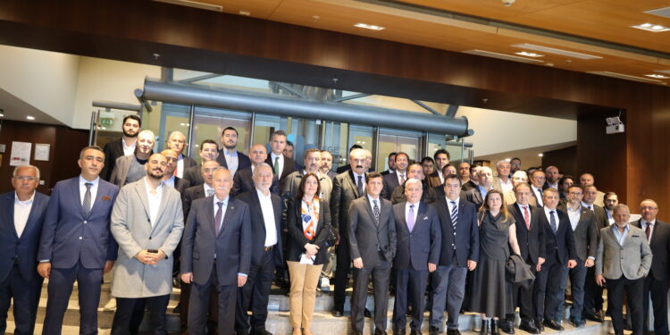 Zeytin ve Zeytinyağı İhracatçılarınde Emre Uygun güven tazeledi.