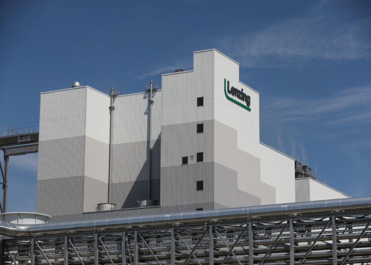 Lenzing, 2025 yıllık ve sürdürülebilirlik raporunu “Dönüşüme Liderlik Et – Etki Yarat” temasıyla yayımladı. 