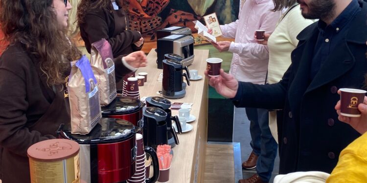 Kurukahveci Mehmet Efendi, Amsterdam Kahve Festivalinde bu yıl da Türk kahvesini tanıttı.