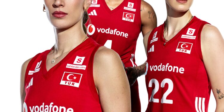 Adidas, Voleybol Milli Takımlar resmi ürün sponsoru oldu.