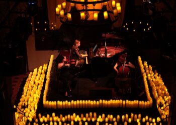 İstanbul’da mum ışığında müzik şöleni Hüsnü Arkan ve Dengin Ceyhan sevenleriyle buluşuyor.