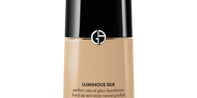 Luminous Silk Foundation: ikonik ışıltı güçlendirildi.