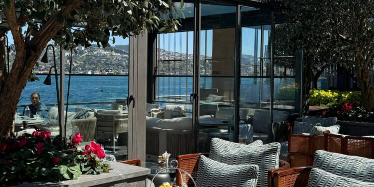 Mandarin Oriental Bosphorus, Istanbul’da yepyeni lezzetlerle özel bir çay saati zamanı.