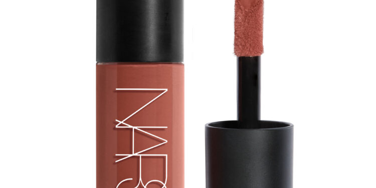 Nars’tan yeni Insatiable Liquid Blush ile yoğun renk ve doğal ışıltı bir arada.