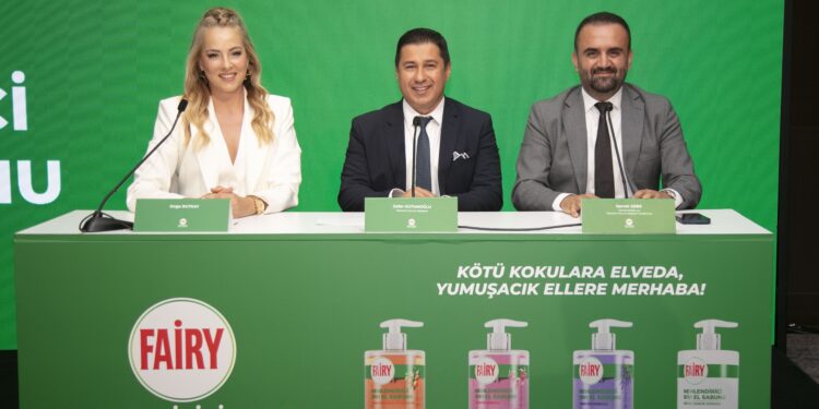 FAIRY, Aksan Kozmetik İş birliğiyle Nemlendirici Sıvı El Sabunlarını piyasaya sunuyor.
