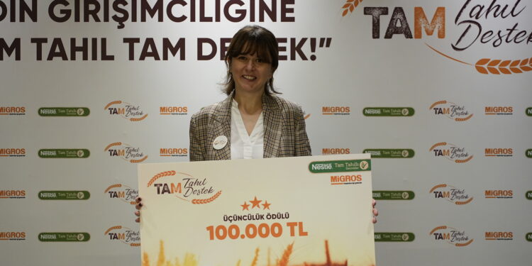 Tam Tahıl Tam Destek ile girişimini geliştirdi: Atık durumdaki meyveleri hammaddeye dönüştürdü.