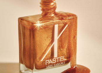 Çantadan çıkmayanlar: Pastel X Arzu Sabancı Koleksiyonundan yaza ışıltı getiren seri.