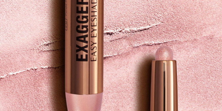 Charlotte Tilbury’nin yeni Exagger-Eyes Easy Eyeshadow Sticks Koleksiyonu Beymen Beauty Studio’da.