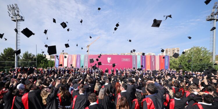 Özyeğin Üniversitesi Mezun Memnuniyetinde Türkiye birincisi oldu.