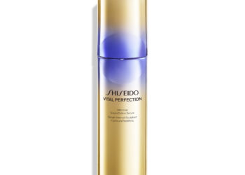 Shiseido Vital Perfection SculptDefine Serum ile daha sıkı ve belirgin yüz hatları.