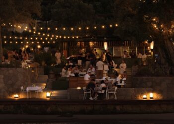 Bodrum Cennet Koyu’nda paylaşım kültürünü yeniden tanımlayan bir restoran: Syma.