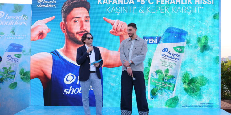 Ferahlığın Zirvesi Kafada Başlar: Head & Shoulders’ın yeni Buzlu Mentol Ferahlığı Alperen Şengün’le sahnede.