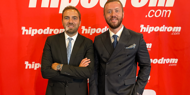 Hipodrom.com ana sponsorluğundaki 11. Karayel Ödülleri’nde yılın başarılı safkanları ödüllendirildi.