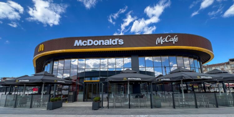 McDonald’s Türkiye yatırım ve istihdam ile büyüyor.