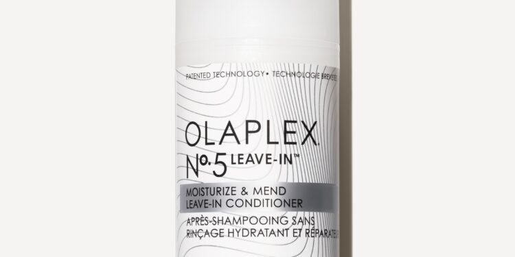Olaplex Moisturize & Mend Leave-In Conditioner’dan nem ve ısı koruması.
