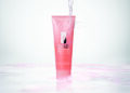 Clinique Moisture Surge™ Köpüren Arındırıcı Peeling ile temizliğin ardından gelen ışıltı.
