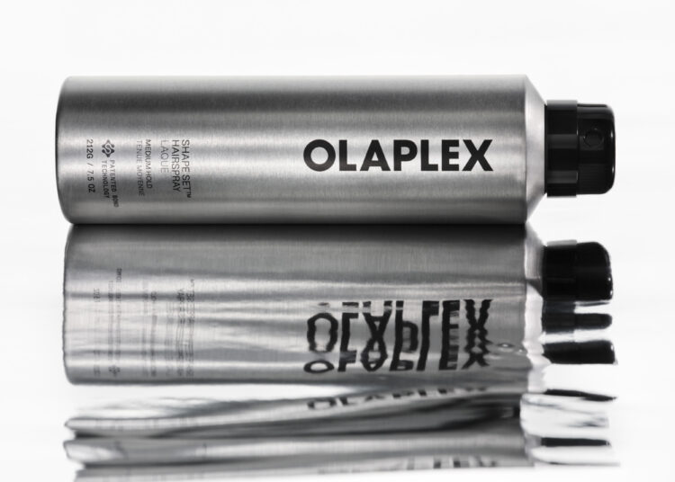 Olaplex, Shape Set Saç Spreyi ile performans odaklı şekillendirmenin kurallarını yeniden yazıyor.Olaplex, Shape Set Saç Spreyi ile performans odaklı şekillendirmenin kurallarını yeniden yazıyor.