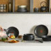 Mutfakta daha az yer kaplayan, daha uzun ömürlü çözümler arayanlara: Tefal Ingenio Fusion Core 9X tava serisi .